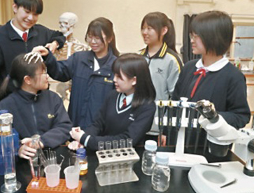 Wen Wei Po: Our school's students have achieved excellence by winning a gold medal in iGEM competition